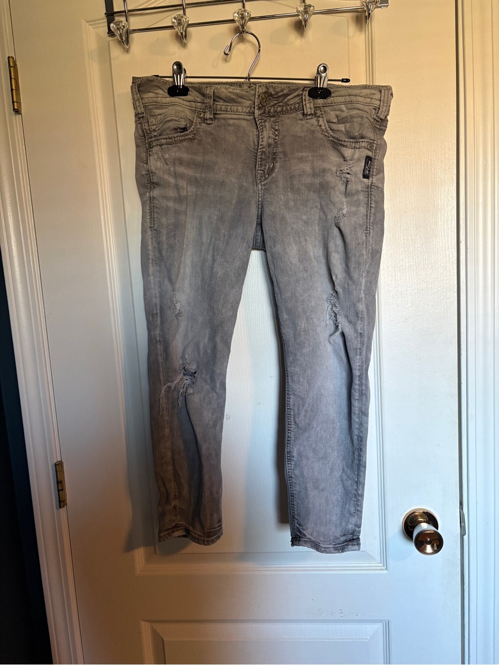 Silver Jeans Gray Cropped Skinny Jeans with Distressed Knees